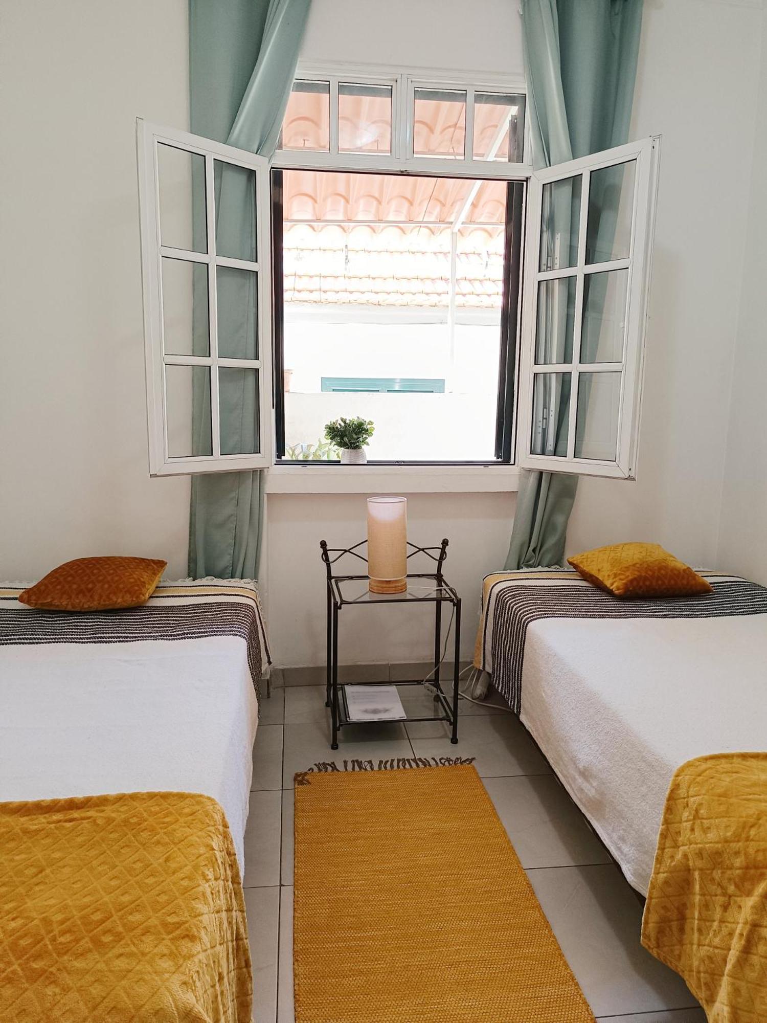 Home & Flower - Private Bedrooms Funchal Esterno foto