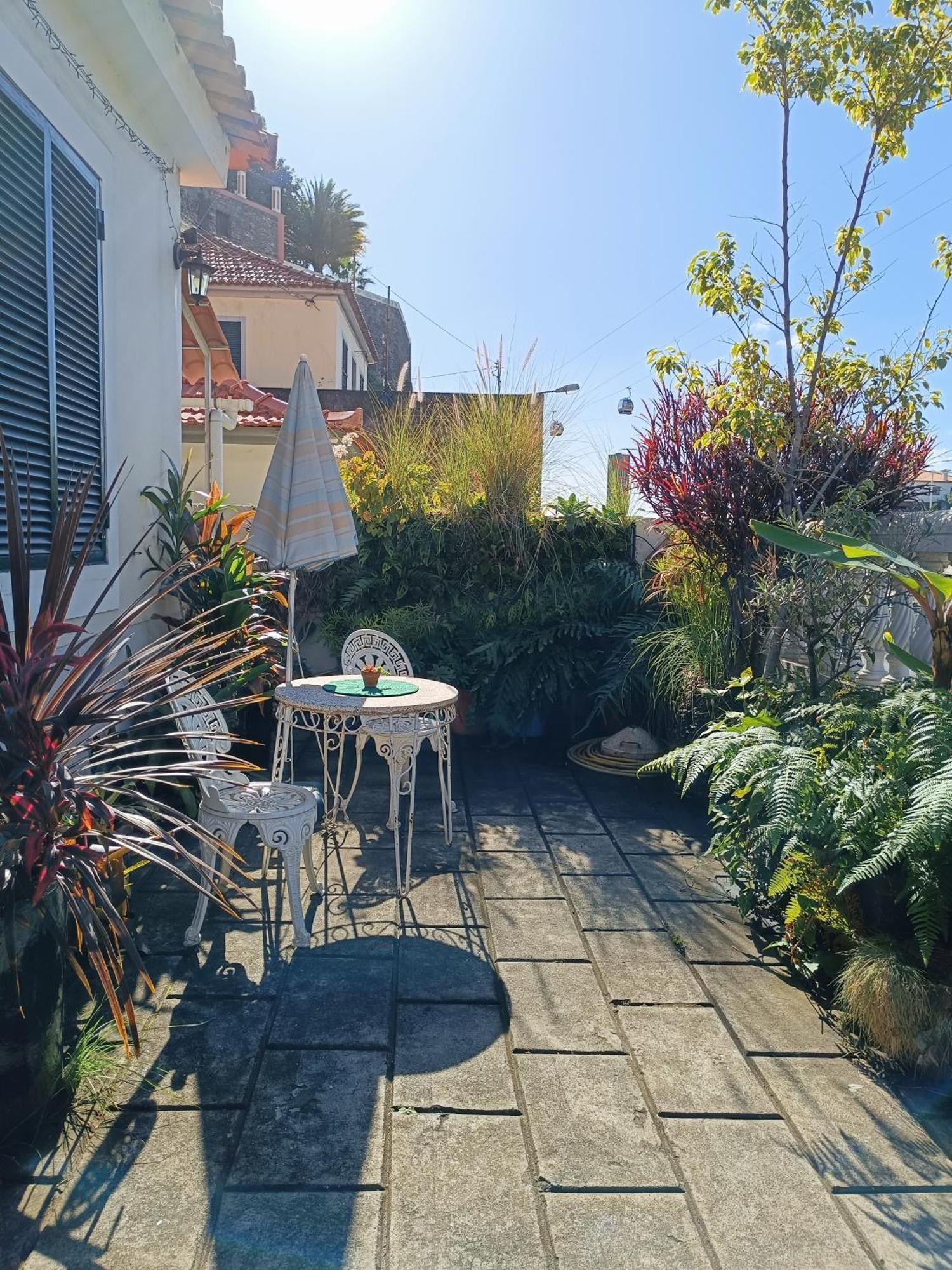 Home & Flower - Private Bedrooms Funchal Esterno foto