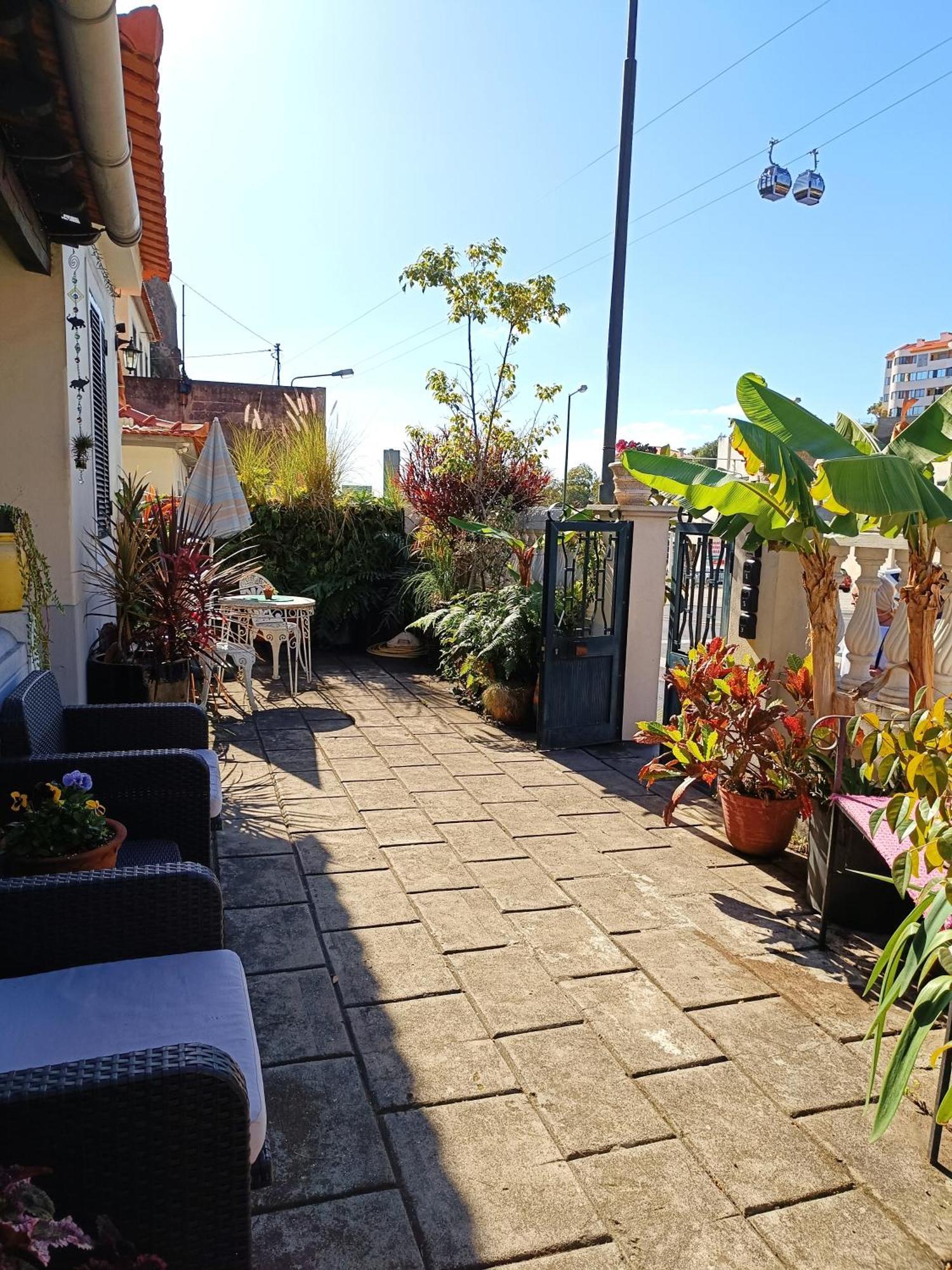 Home & Flower - Private Bedrooms Funchal Esterno foto