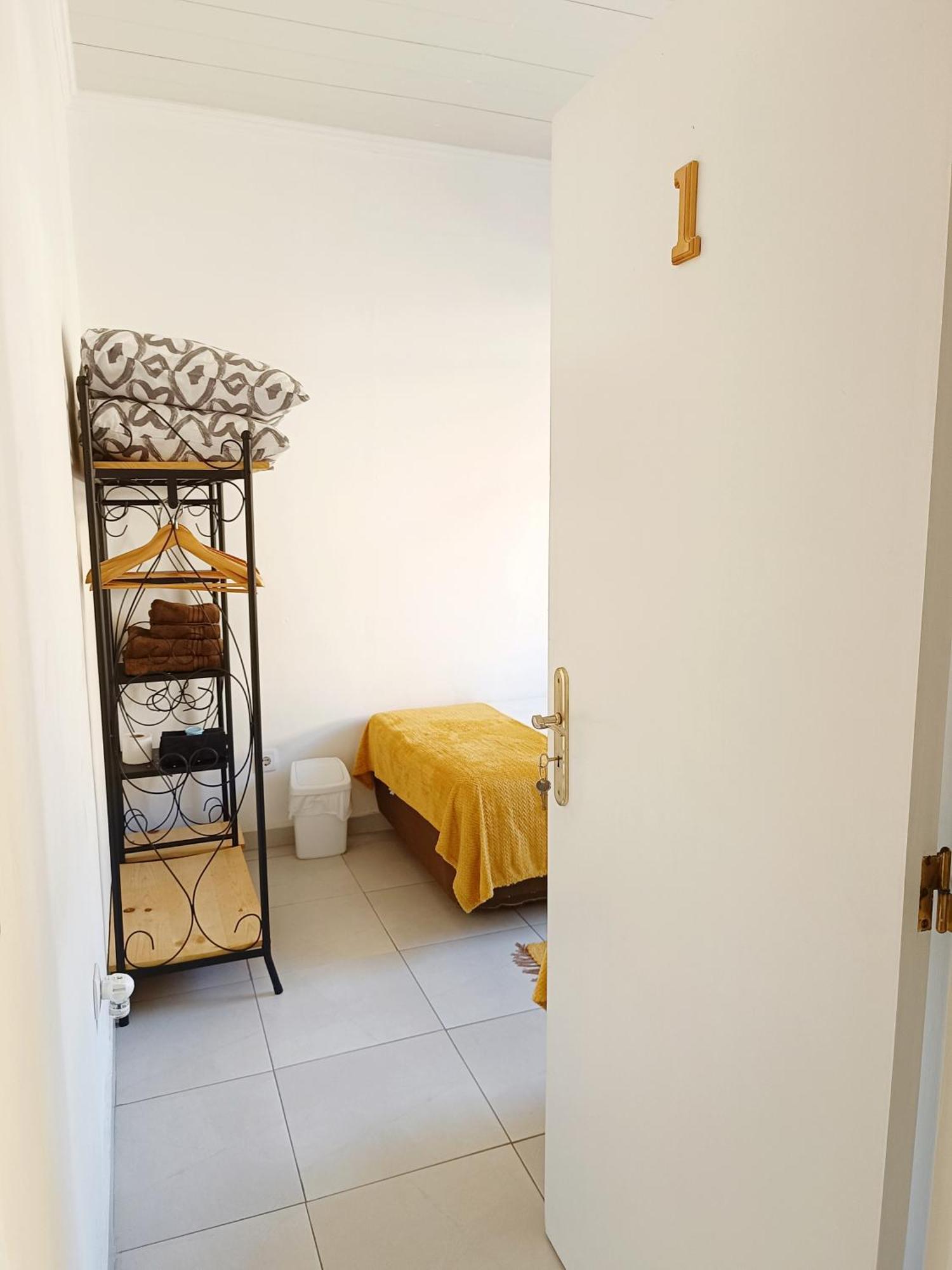 Home & Flower - Private Bedrooms Funchal Esterno foto